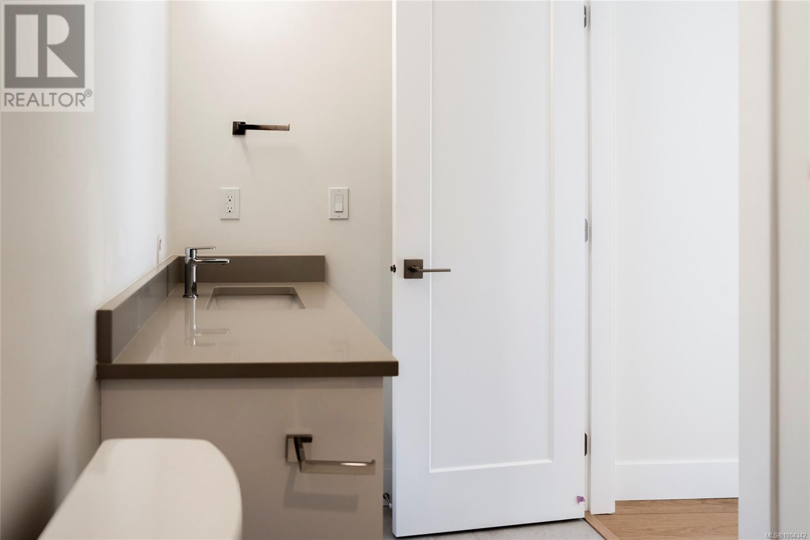 301 45 Haliburton St, Nanaimo, British Columbia  V9R 4V6 - Photo 17 - 1004342