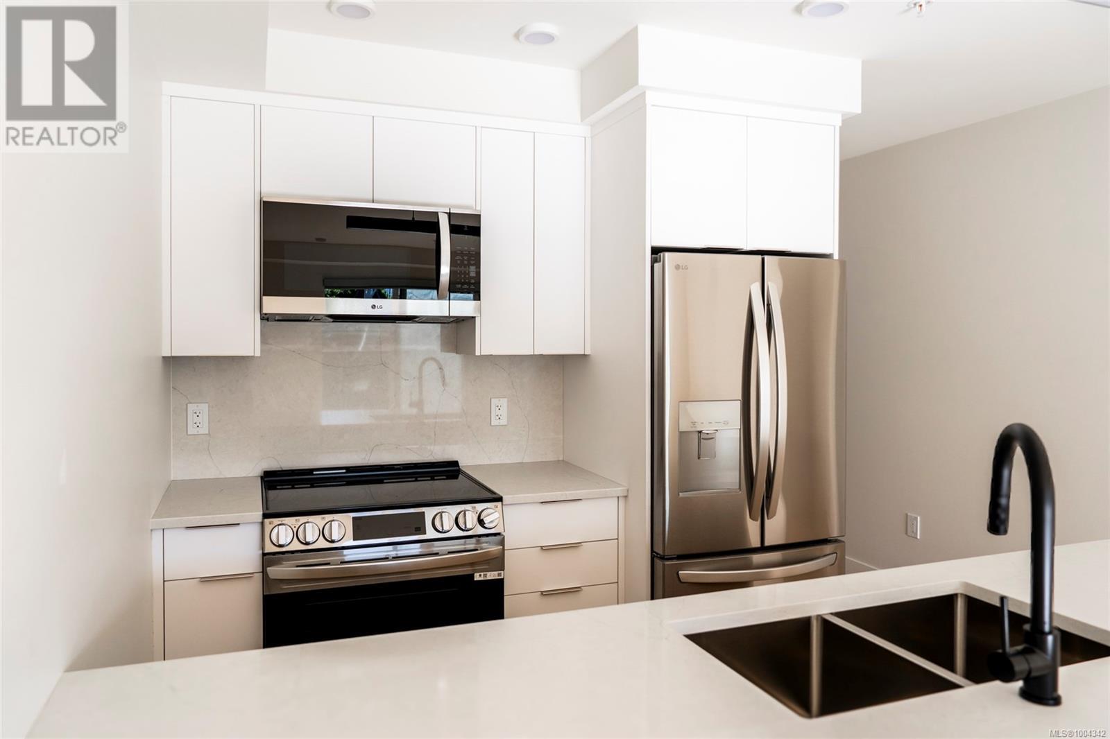 301 45 Haliburton St, Nanaimo, British Columbia  V9R 4V6 - Photo 4 - 1004342