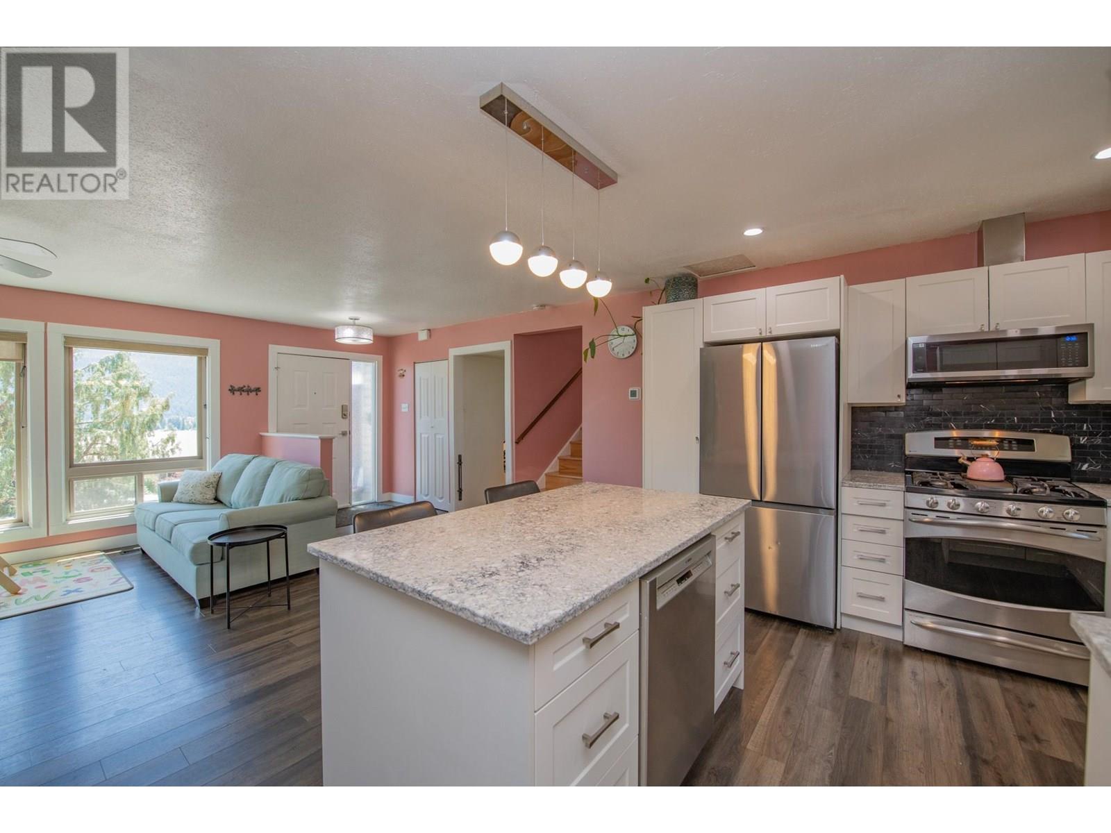 Property at 1908 Saddleview Avenue image 5