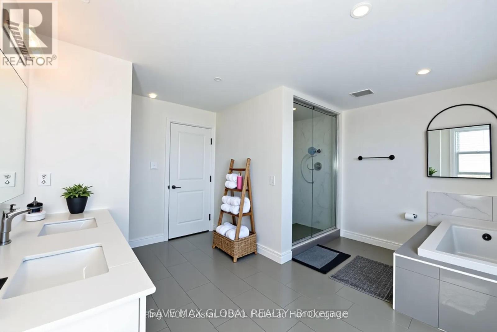 82 William Duncan Road, Toronto, Ontario  M3K 0B7 - Photo 14 - W12260856