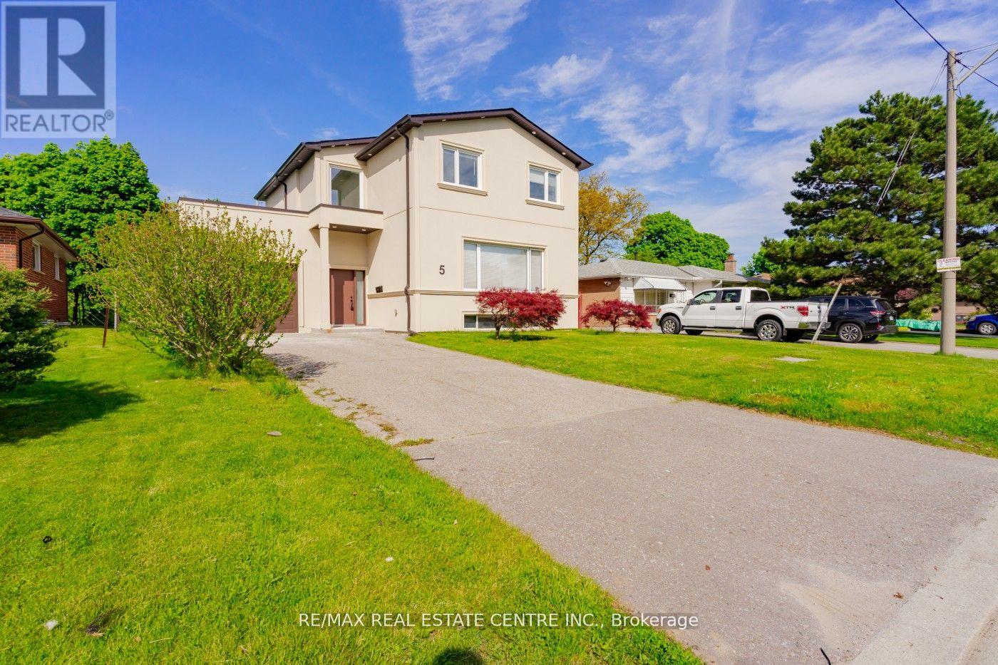 Property at 5 AUTUMN BOULEVARD image 3