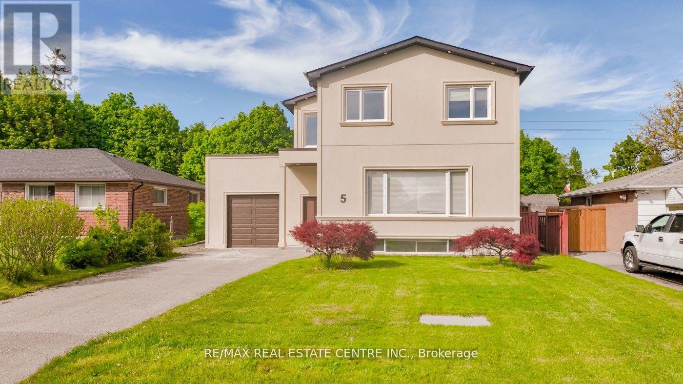 Property at 5 AUTUMN BOULEVARD image 4