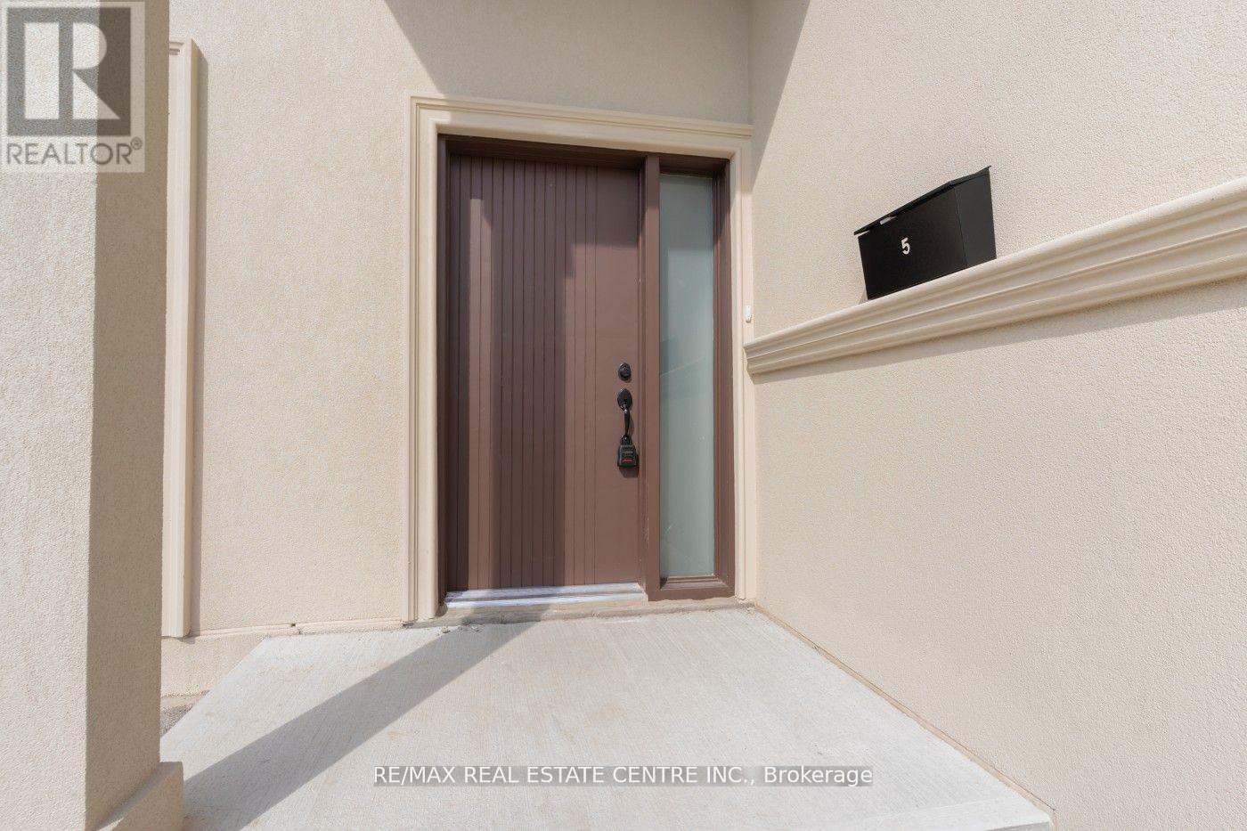 Property at 5 AUTUMN BOULEVARD image 5