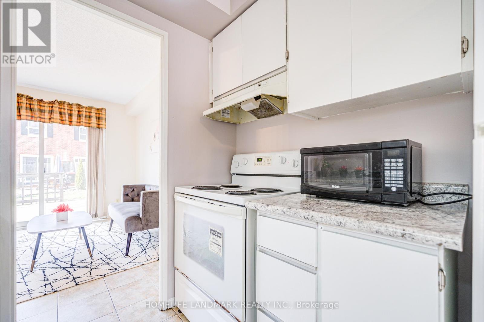 2 - 401 Keats Way, Waterloo, Ontario  N2L 5S7 - Photo 18 - X12260807