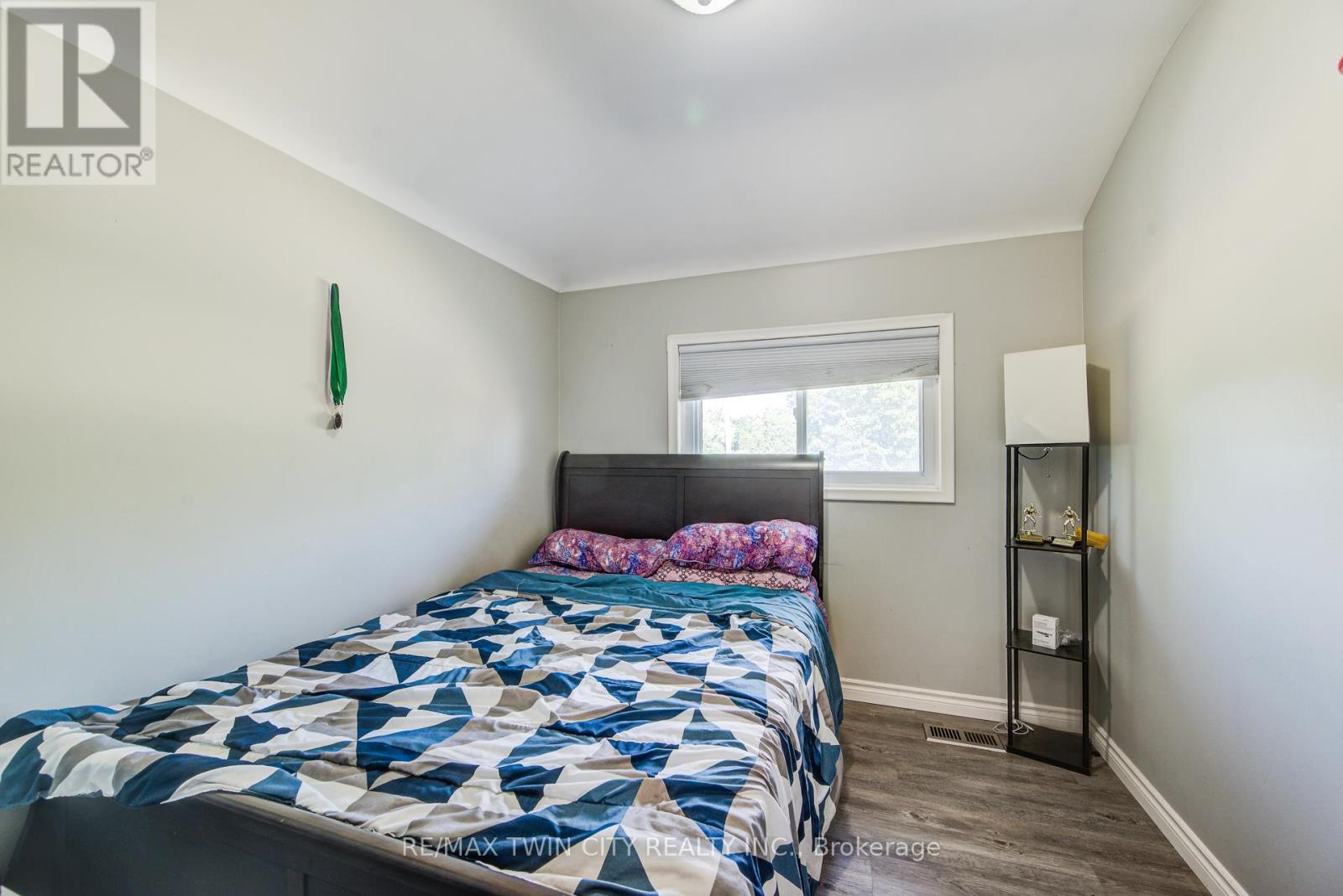 124 Wilfred Avenue, Kitchener, Ontario  N2A 1X1 - Photo 12 - X12260855