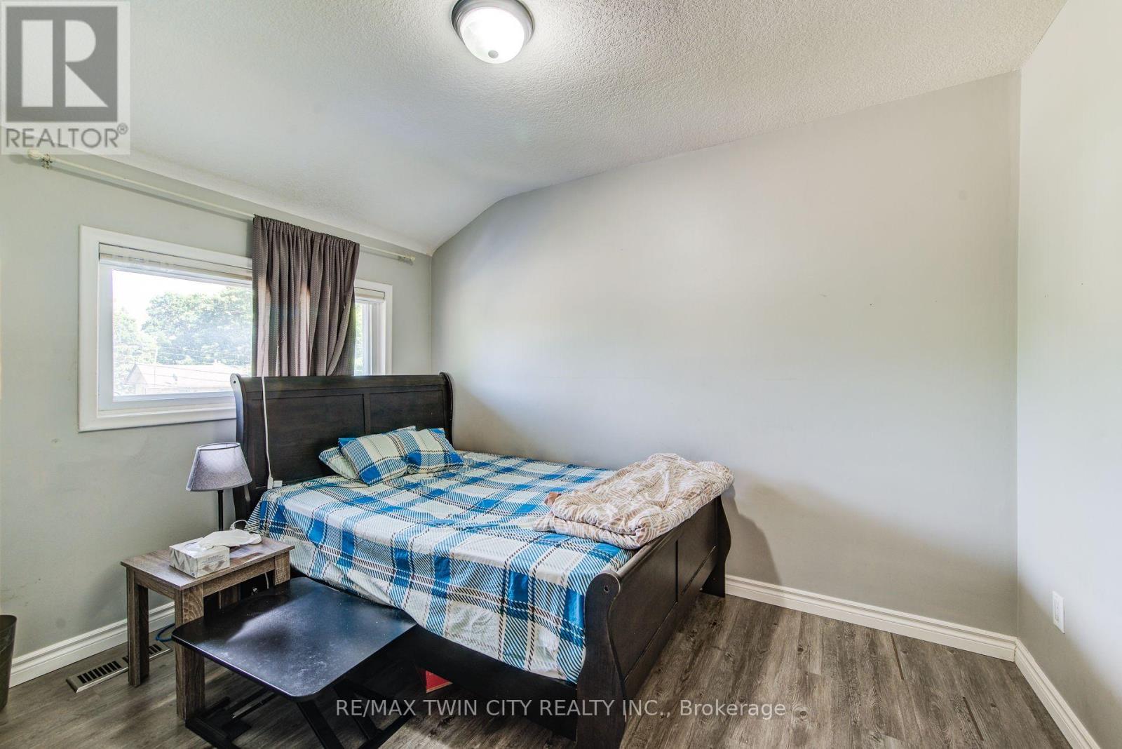 124 Wilfred Avenue, Kitchener, Ontario  N2A 1X1 - Photo 13 - X12260855