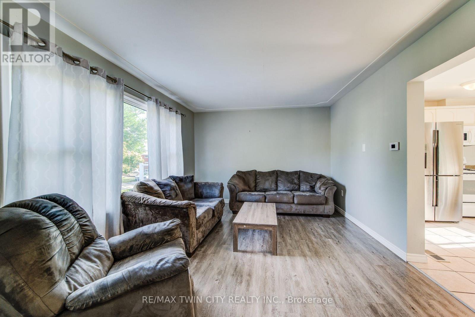 124 Wilfred Avenue, Kitchener, Ontario  N2A 1X1 - Photo 6 - X12260855