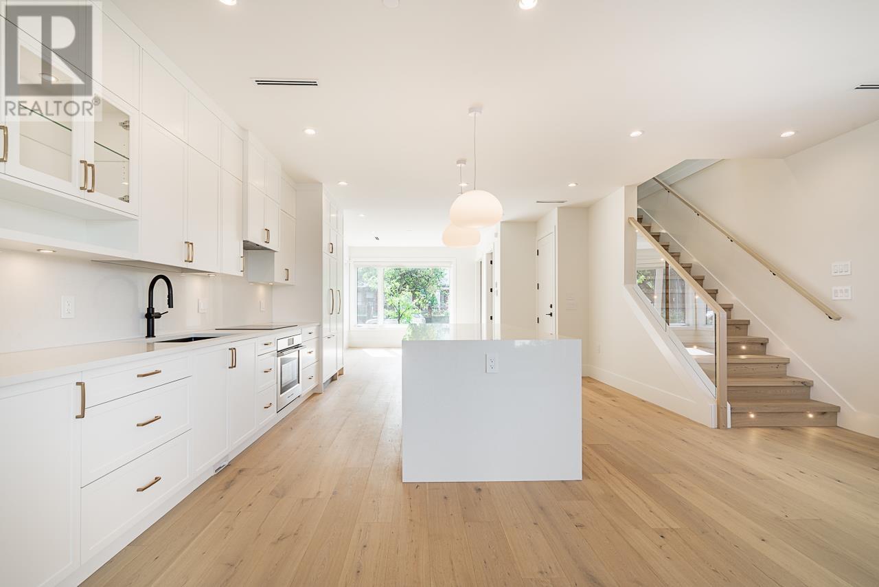 45 W 15TH AVENUE, vancouver, British Columbia V5Y1X7