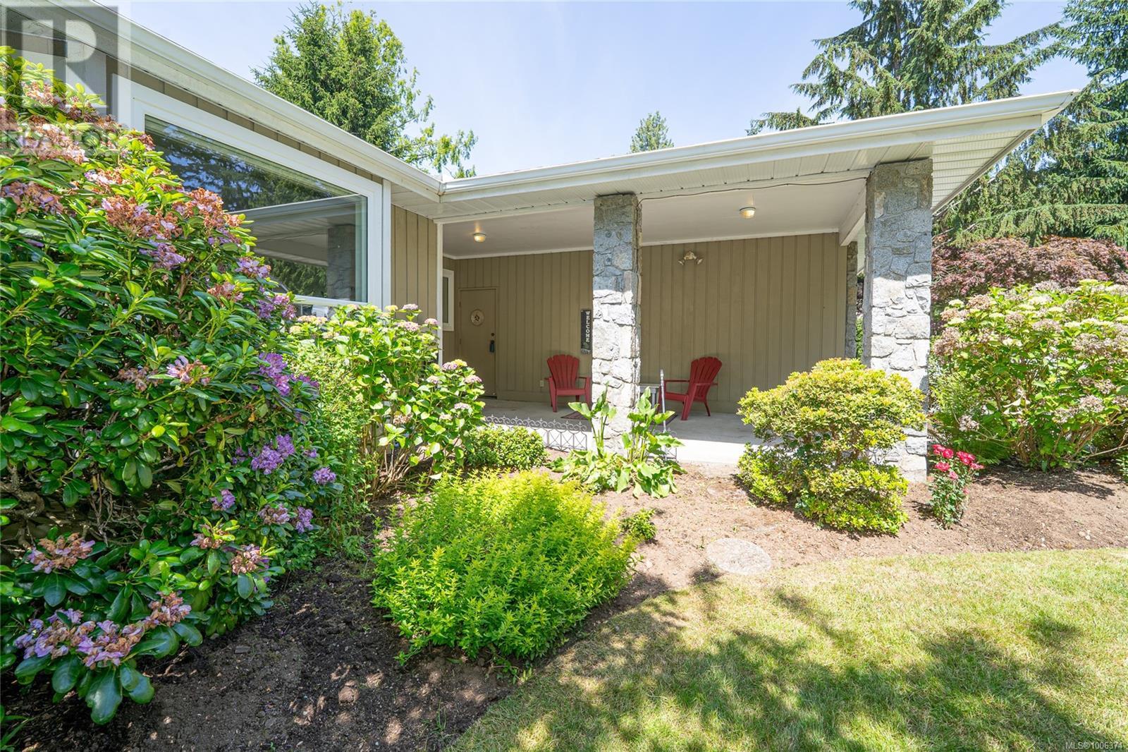 Property at 1725 Barrett Dr image 3