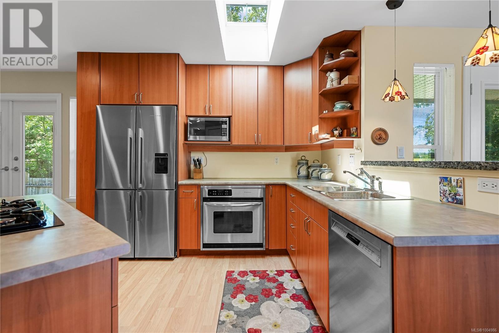 Property at 4 915 Glen Vale Rd image 4