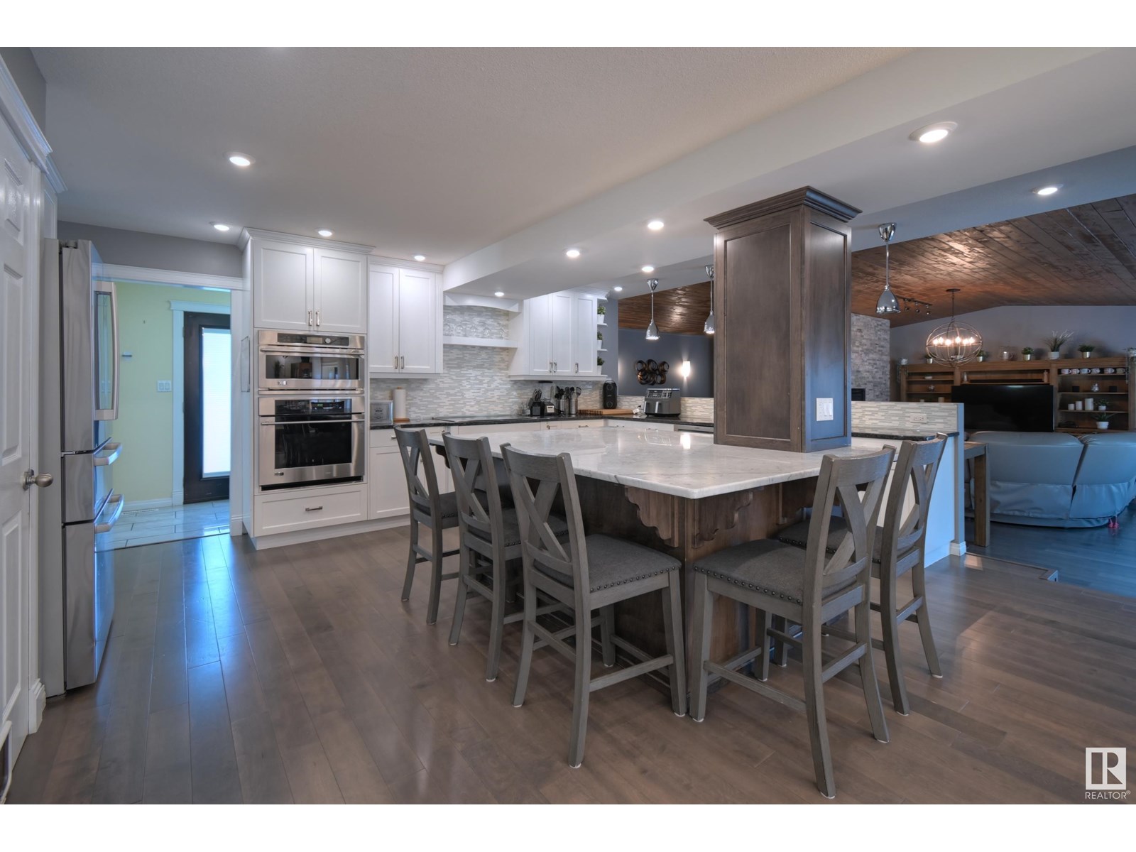 Property at 7 MARLBORO PL image 3