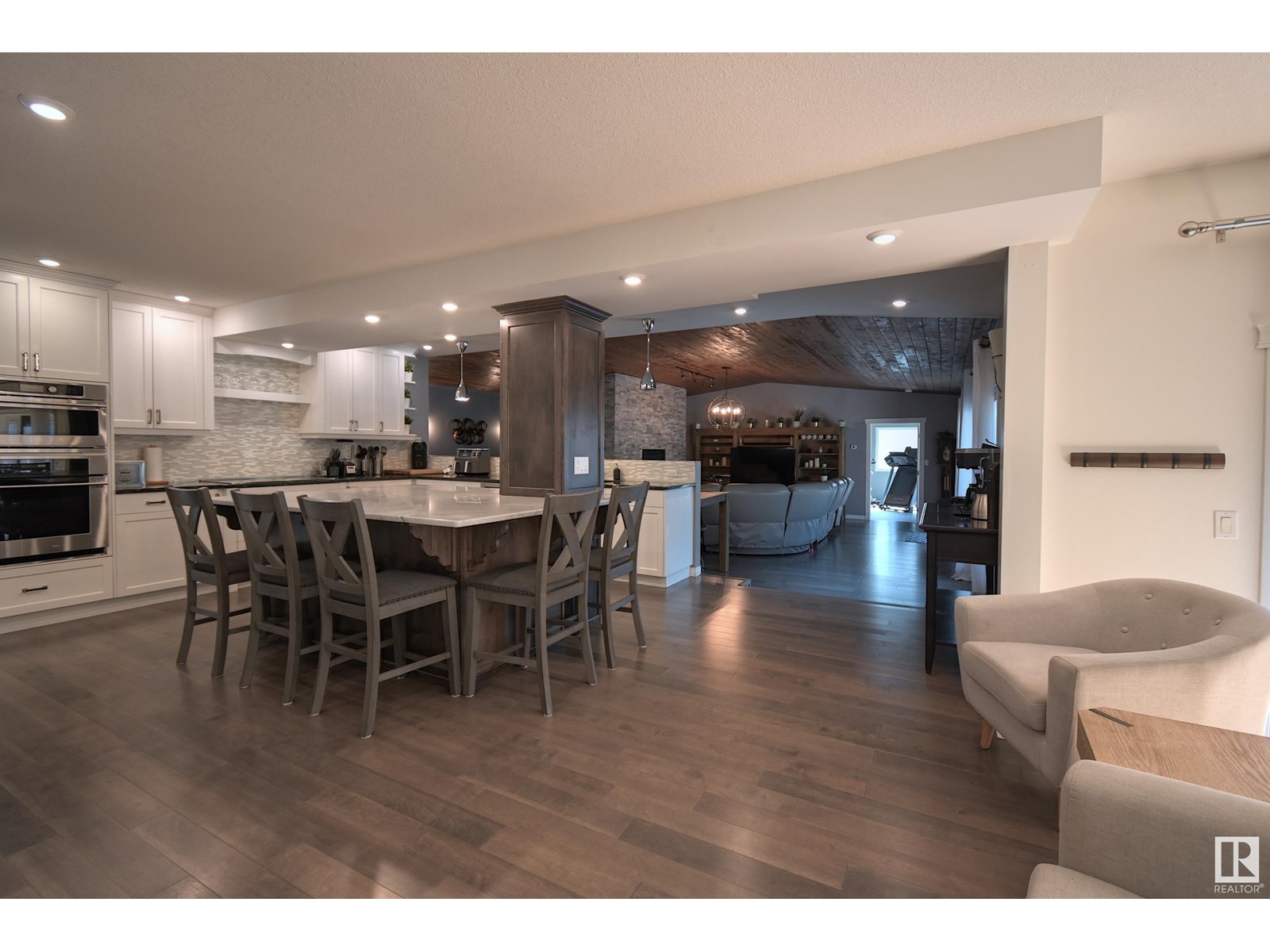 Property at 7 MARLBORO PL image 4