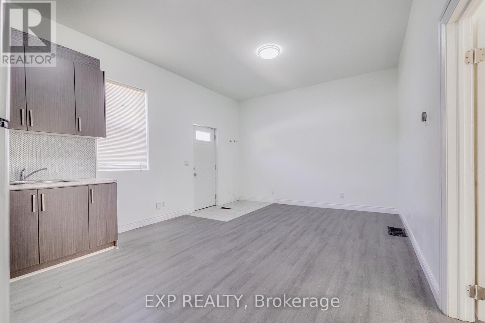 445 Hamilton Road, London East, Ontario  N5Z 1S2 - Photo 5 - X12246188