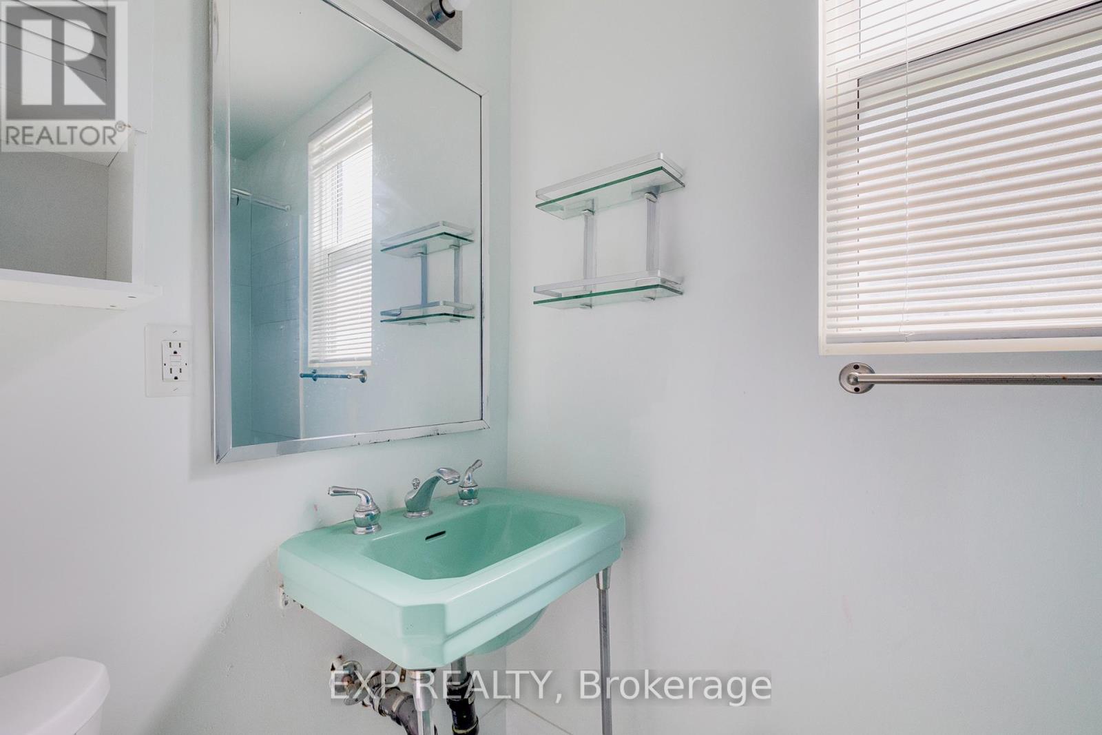 445 Hamilton Road, London East, Ontario  N5Z 1S2 - Photo 9 - X12246188