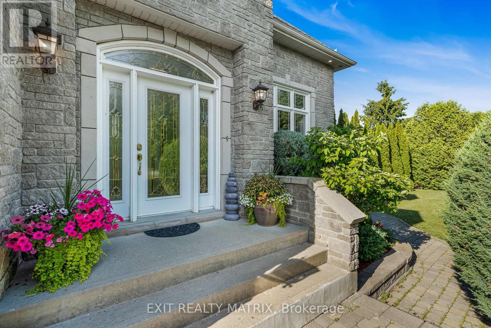 115 Gascon Street, Alfred And Plantagenet, Ontario  K0B 1J0 - Photo 5 - X12261012