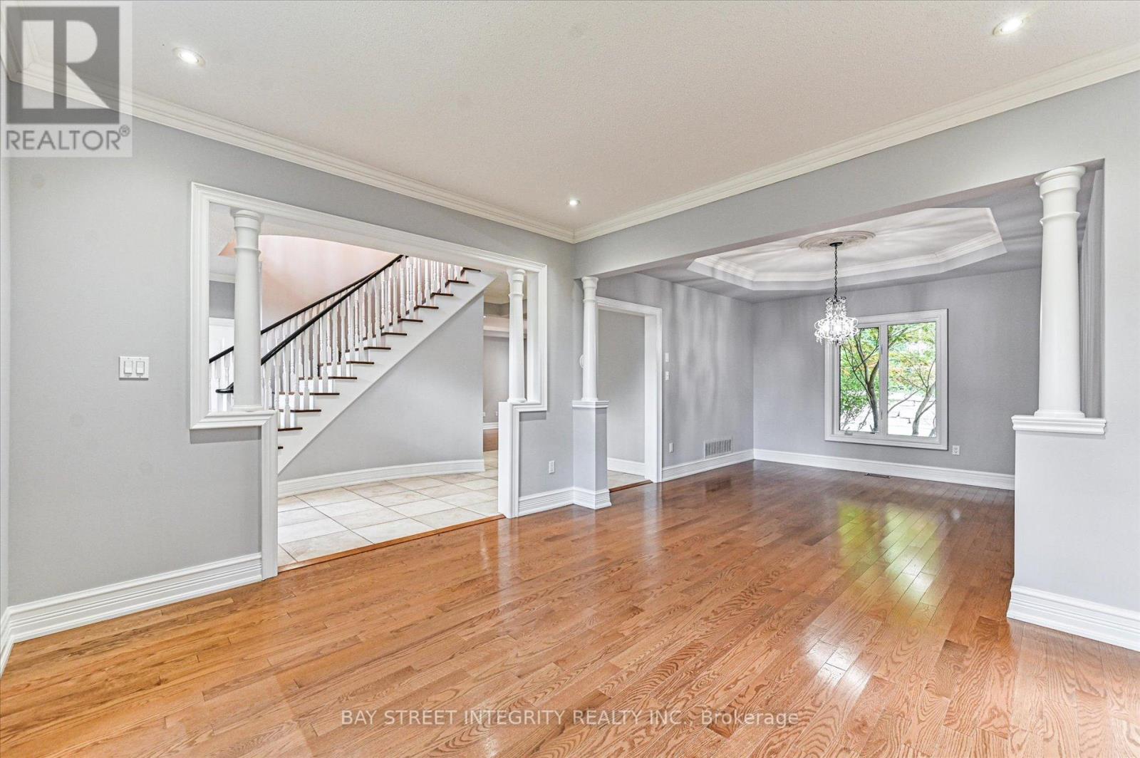 Property at 71 NEVADA CRESCENT image 2