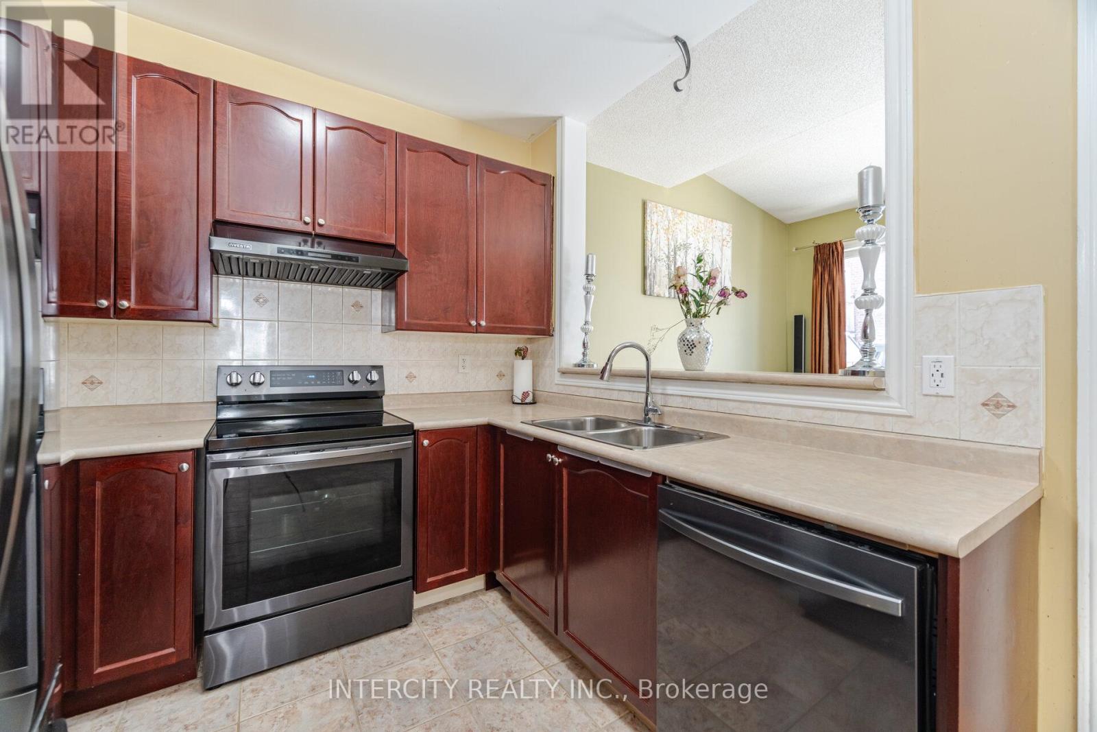 30 Pape Drive, Brampton, Ontario  L6R 0G4 - Photo 12 - W12260935