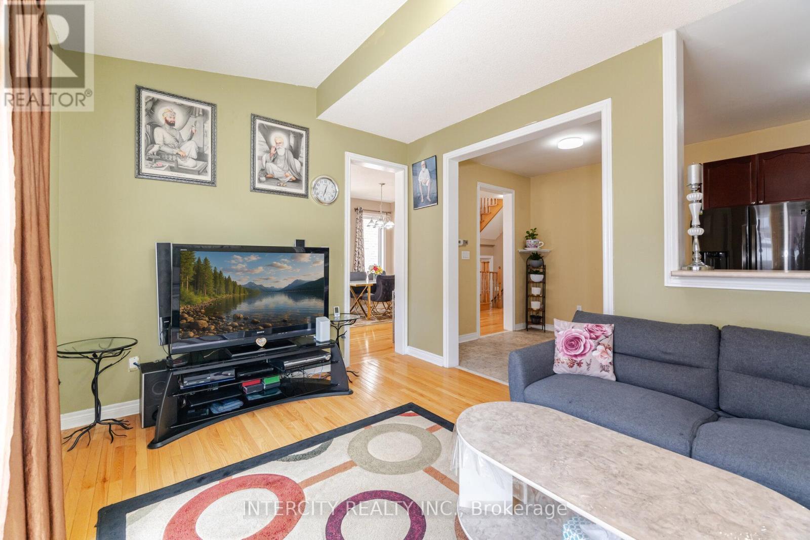 30 Pape Drive, Brampton, Ontario  L6R 0G4 - Photo 17 - W12260935