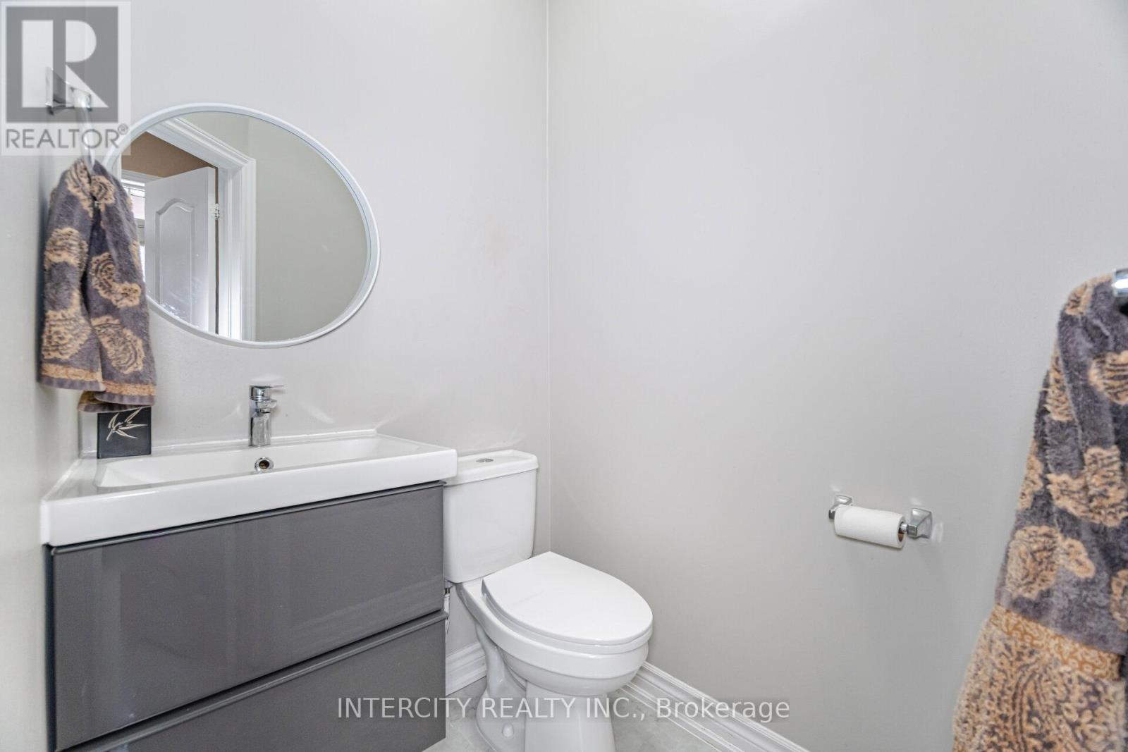 30 Pape Drive, Brampton, Ontario  L6R 0G4 - Photo 18 - W12260935