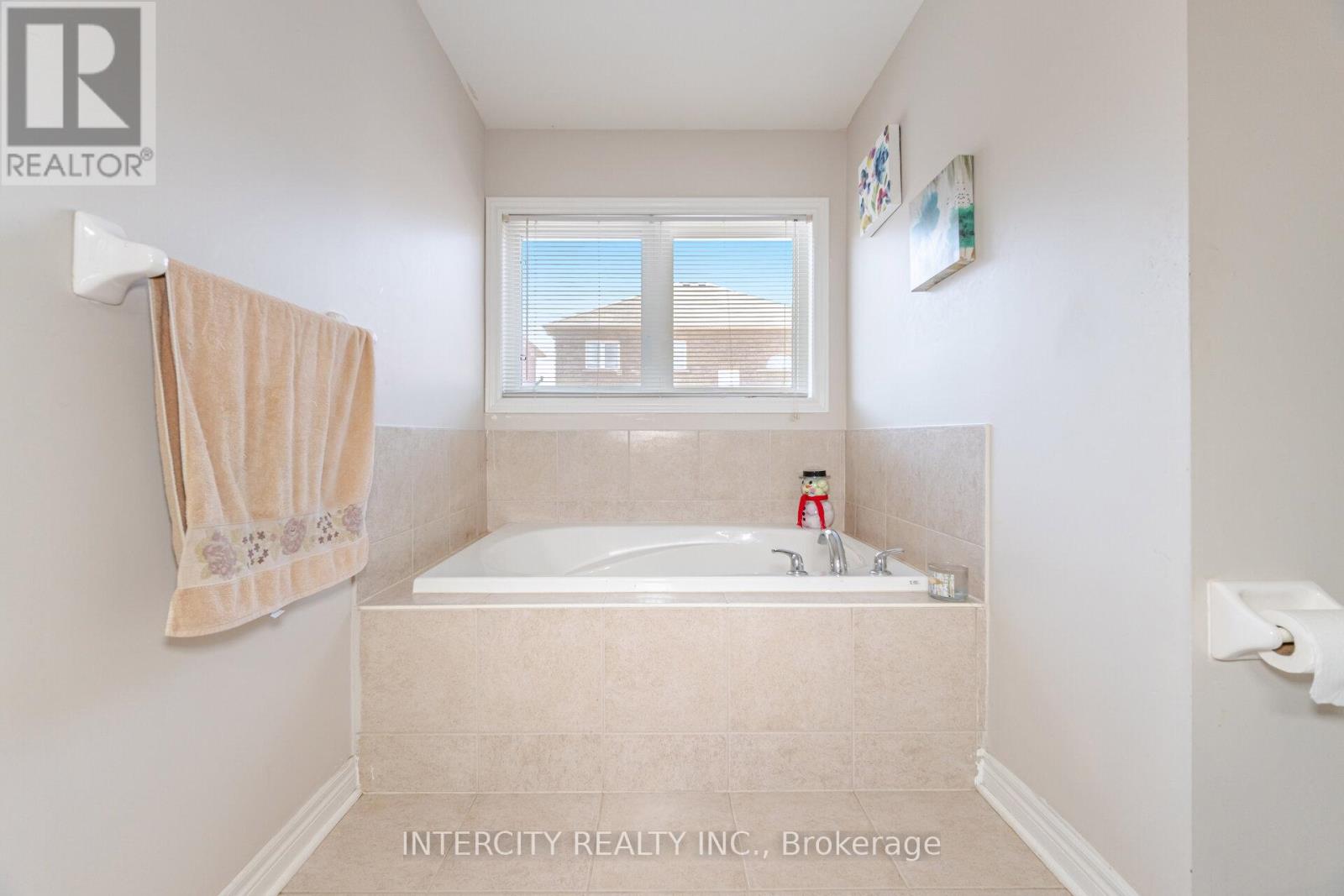 30 Pape Drive, Brampton, Ontario  L6R 0G4 - Photo 25 - W12260935