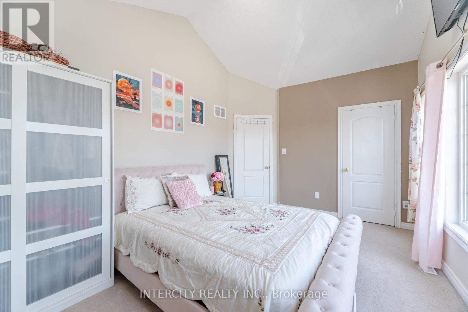 30 Pape Drive, Brampton, Ontario  L6R 0G4 - Photo 27 - W12260935
