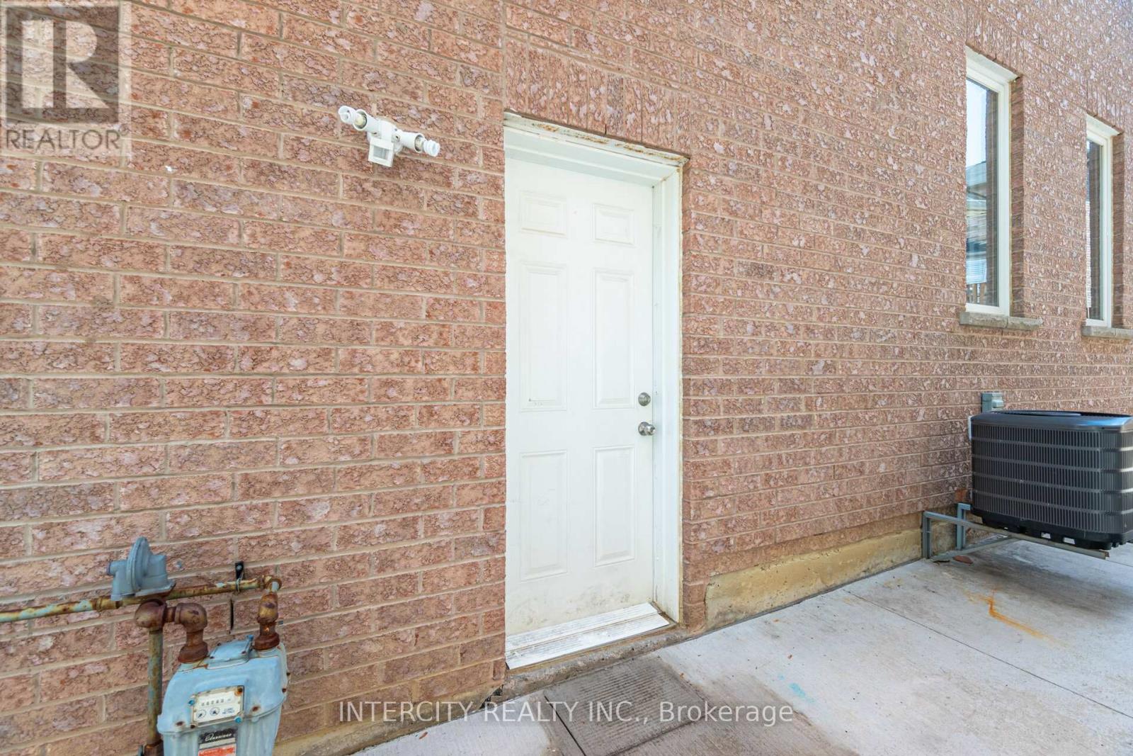 30 Pape Drive, Brampton, Ontario  L6R 0G4 - Photo 33 - W12260935