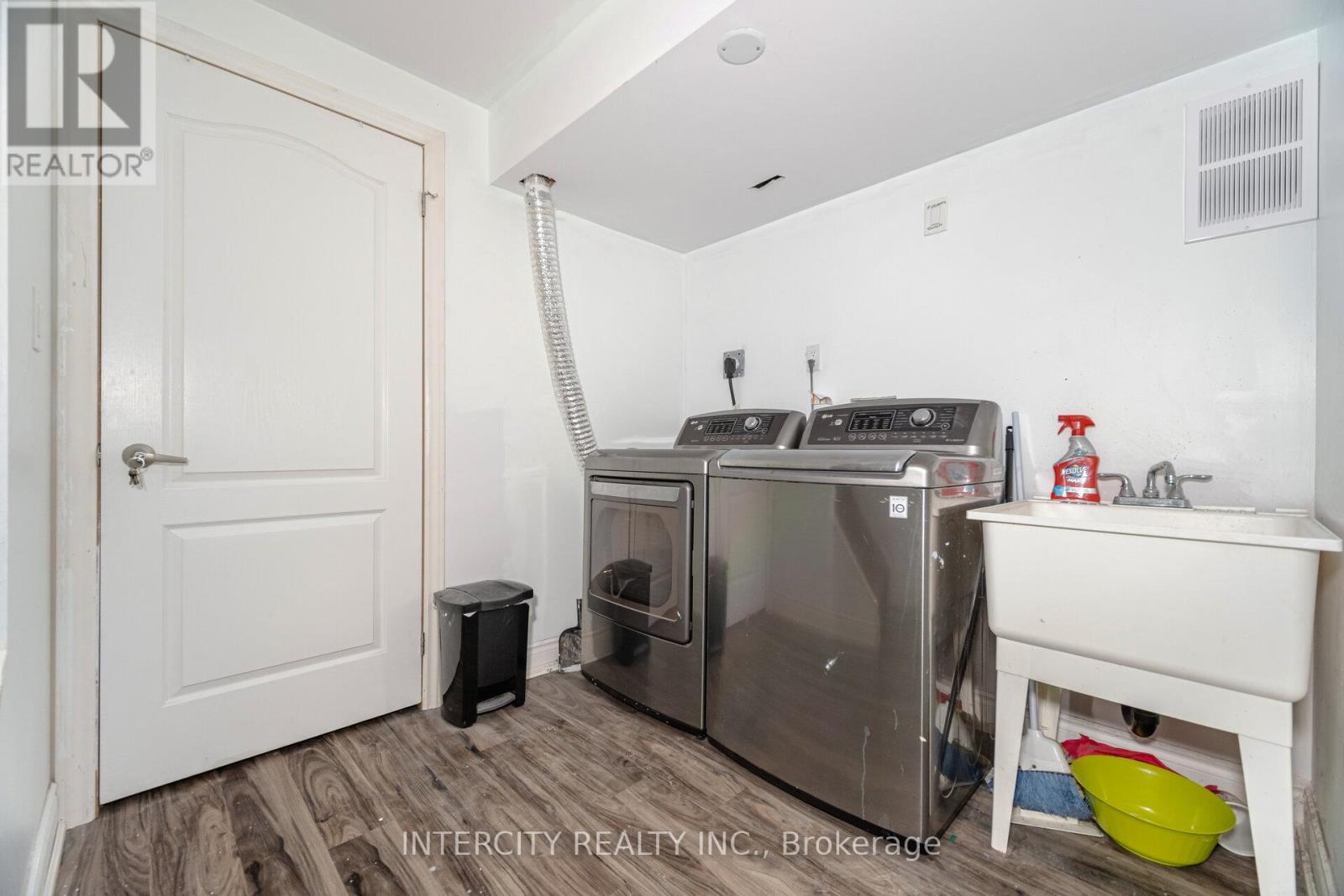 30 Pape Drive, Brampton, Ontario  L6R 0G4 - Photo 34 - W12260935