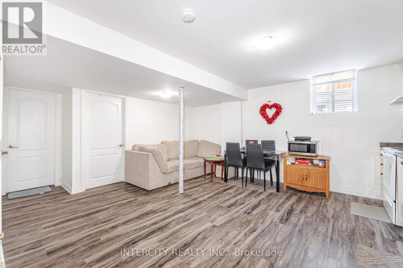 30 Pape Drive, Brampton, Ontario  L6R 0G4 - Photo 35 - W12260935