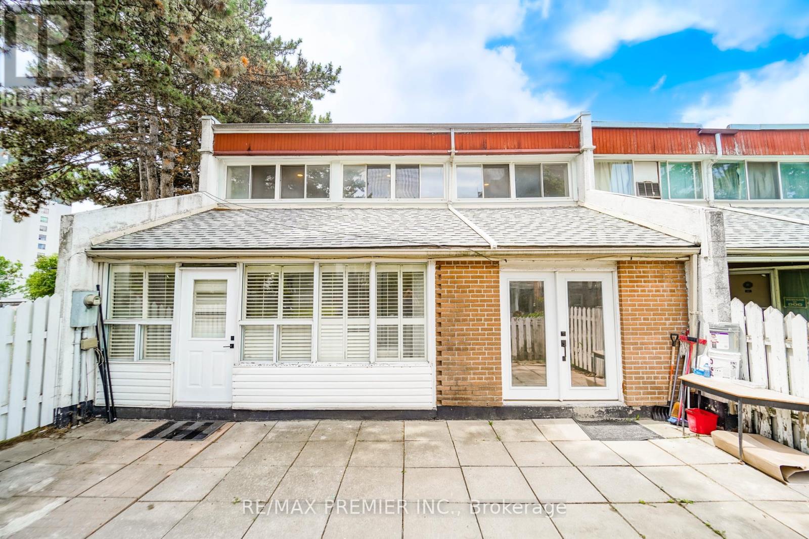 Unit 106 - 2901 Jane Street, Toronto, Ontario  M3N 2J8 - Photo 2 - W12261024