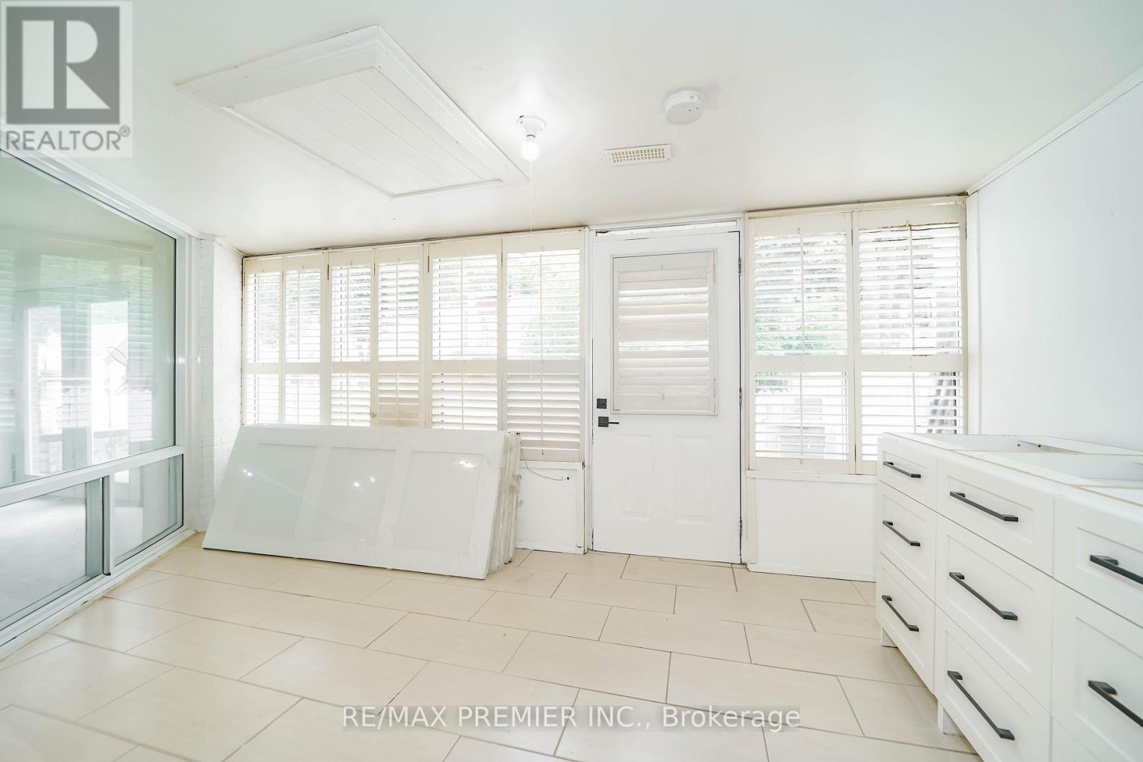 Unit 106 - 2901 Jane Street, Toronto, Ontario  M3N 2J8 - Photo 5 - W12261024
