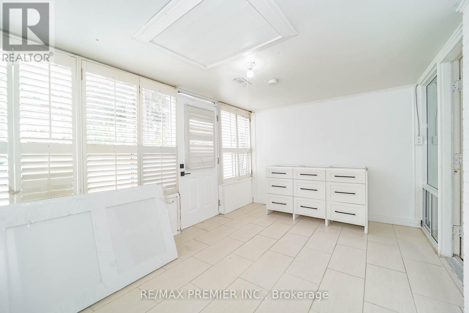 Unit 106 - 2901 Jane Street, Toronto, Ontario  M3N 2J8 - Photo 6 - W12261024