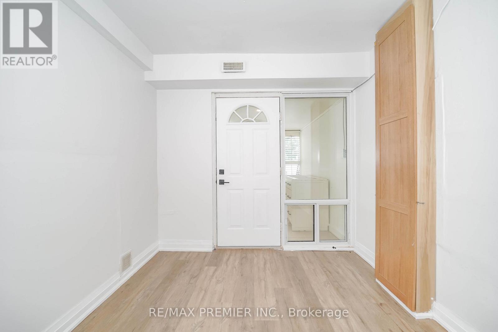 Unit 106 - 2901 Jane Street, Toronto, Ontario  M3N 2J8 - Photo 8 - W12261024