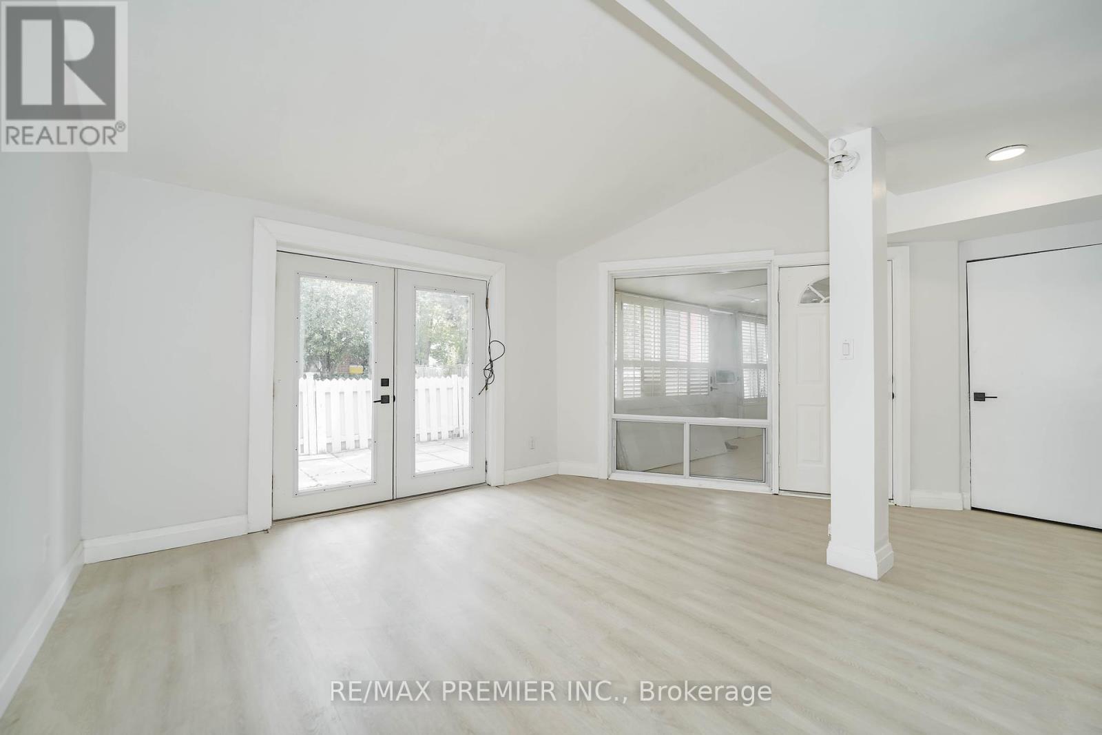Unit 106 - 2901 Jane Street, Toronto, Ontario  M3N 2J8 - Photo 9 - W12261024