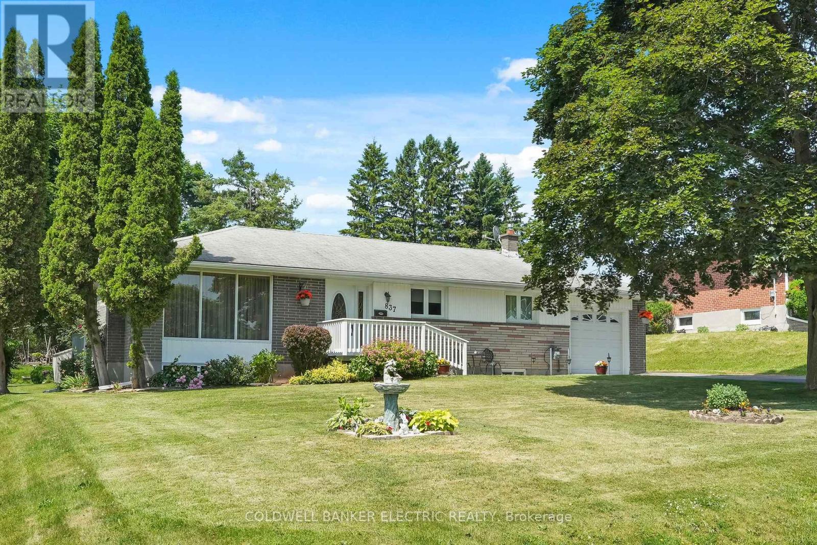 Property at 837 KINGSDALE DRIVE image 1