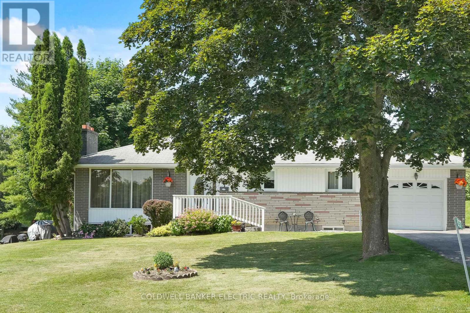 Property at 837 KINGSDALE DRIVE image 4