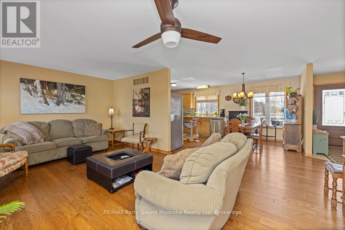 17 Martha Drive, Mckellar, Ontario  P0G 1C0 - Photo 14 - X12220099