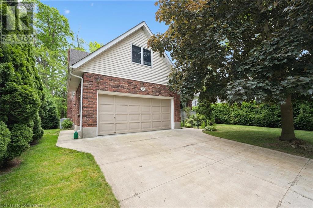 Property at 45 APPLEWOOD Crescent image 2