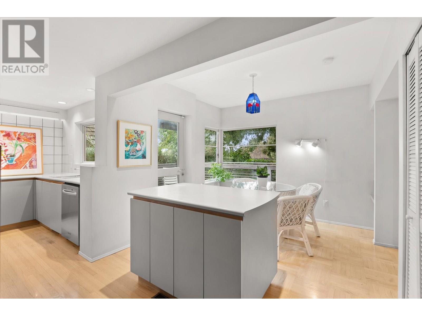 Listing Picture 21 of 35 : 2850 W 47TH AVENUE, Vancouver / 溫哥華 - 魯藝地產 Yvonne Lu Group - MLS Medallion Club Member