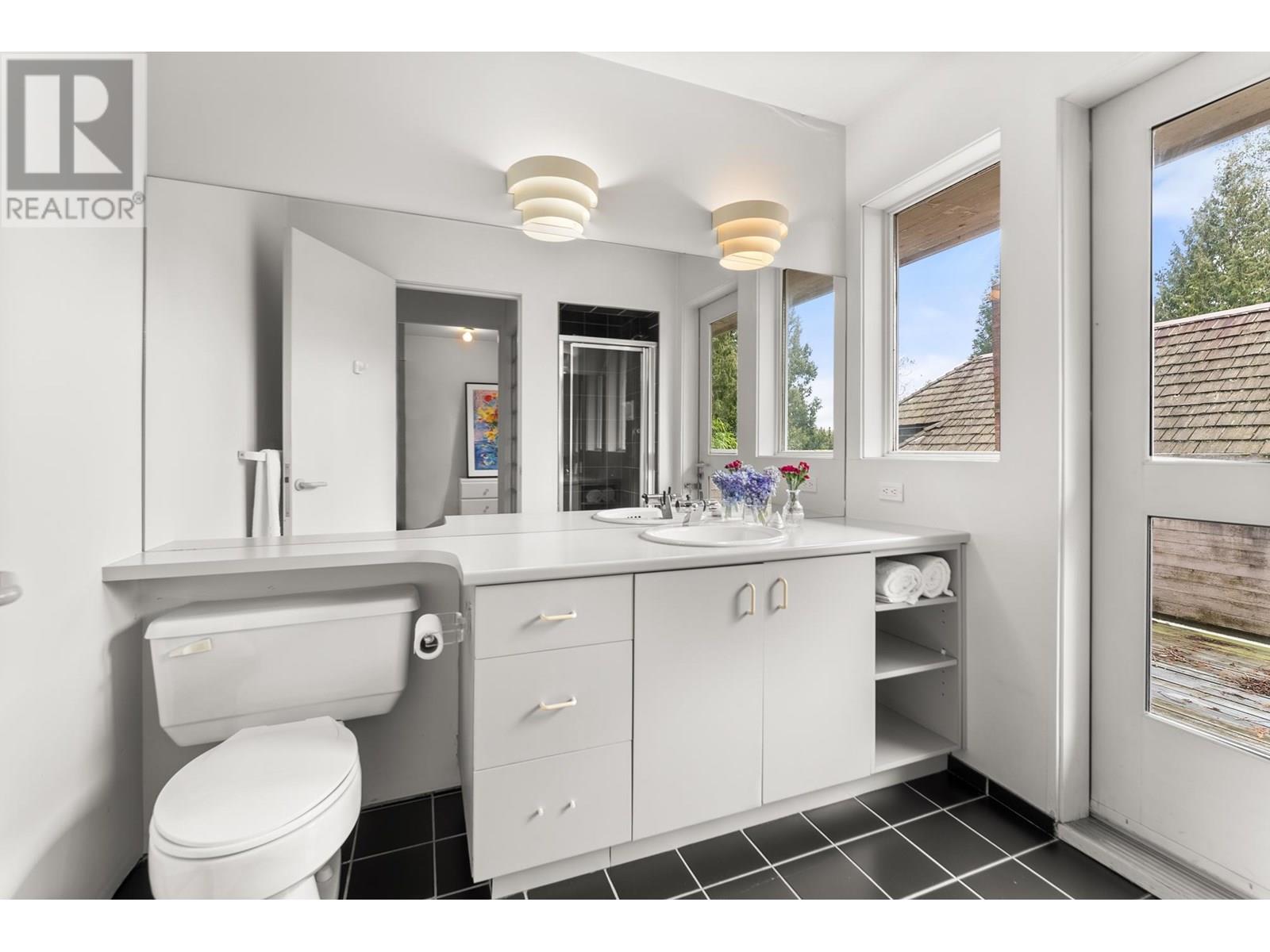 Listing Picture 24 of 35 : 2850 W 47TH AVENUE, Vancouver / 溫哥華 - 魯藝地產 Yvonne Lu Group - MLS Medallion Club Member