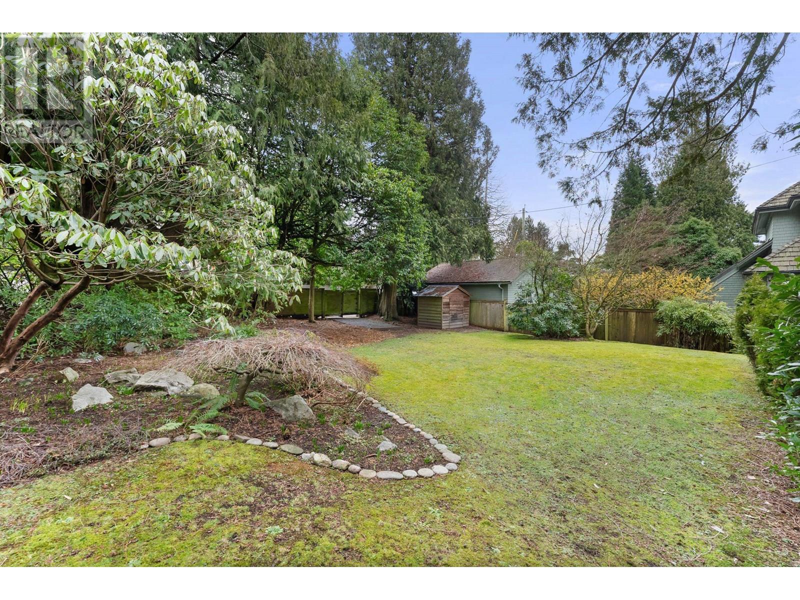 Listing Picture 32 of 35 : 2850 W 47TH AVENUE, Vancouver / 溫哥華 - 魯藝地產 Yvonne Lu Group - MLS Medallion Club Member