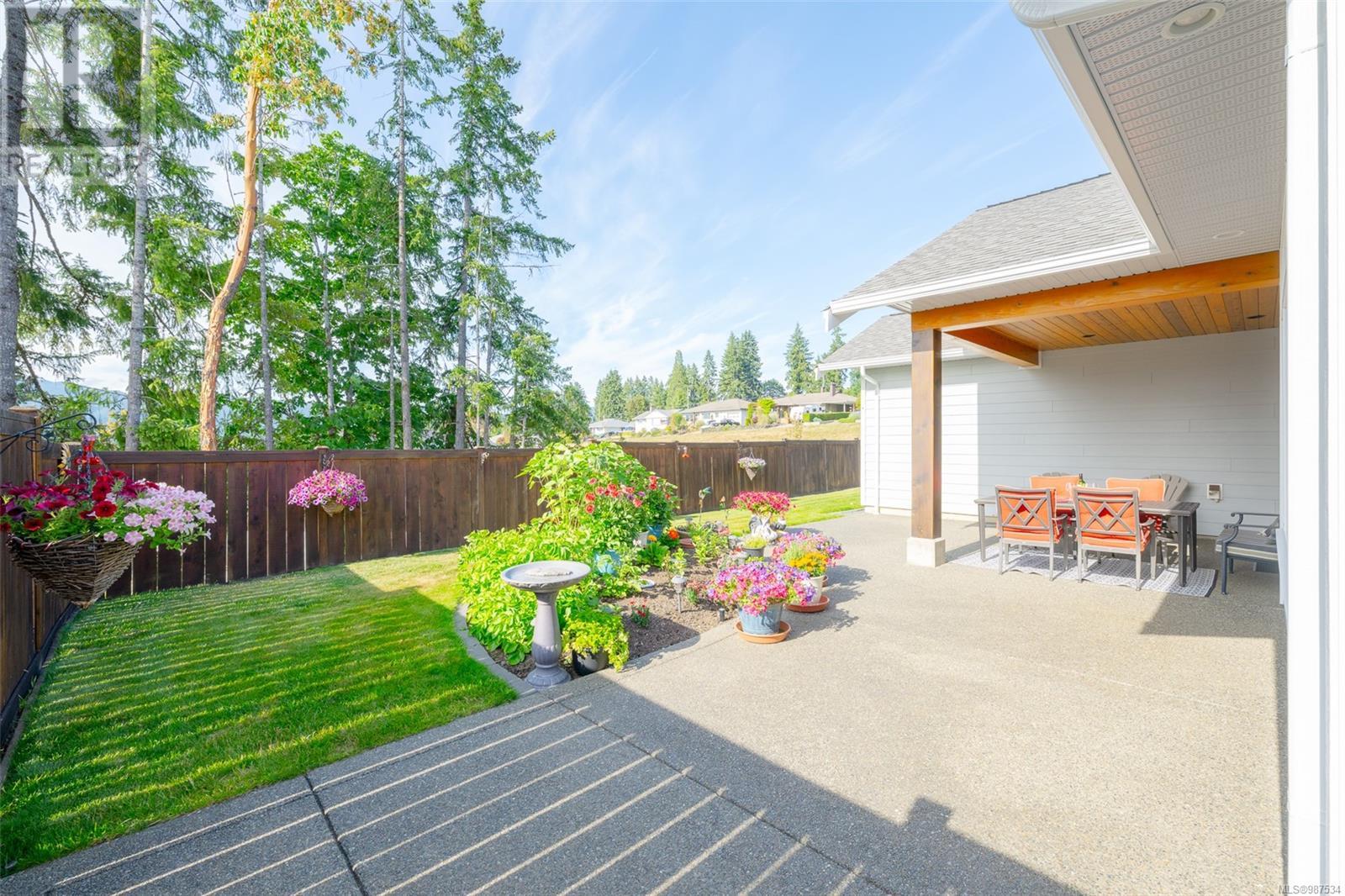 Property at 3569 Parkview Cres image 1