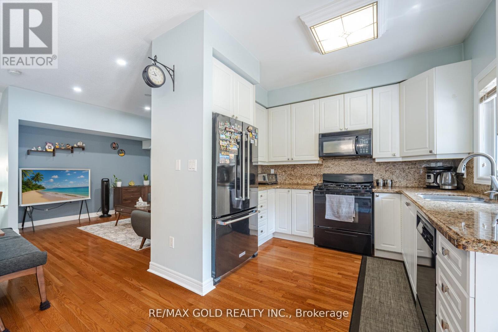 10 - 61 Nelson Street W, Brampton, Ontario  L6X 1C4 - Photo 11 - W12261076