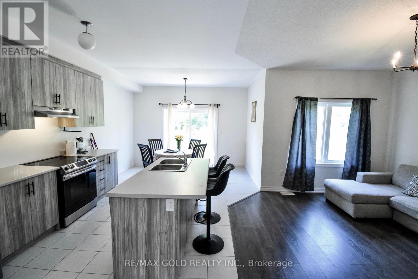 77 Tumblewood Place W, Welland, Ontario  L3B 0J3 - Photo 5 - X12261078