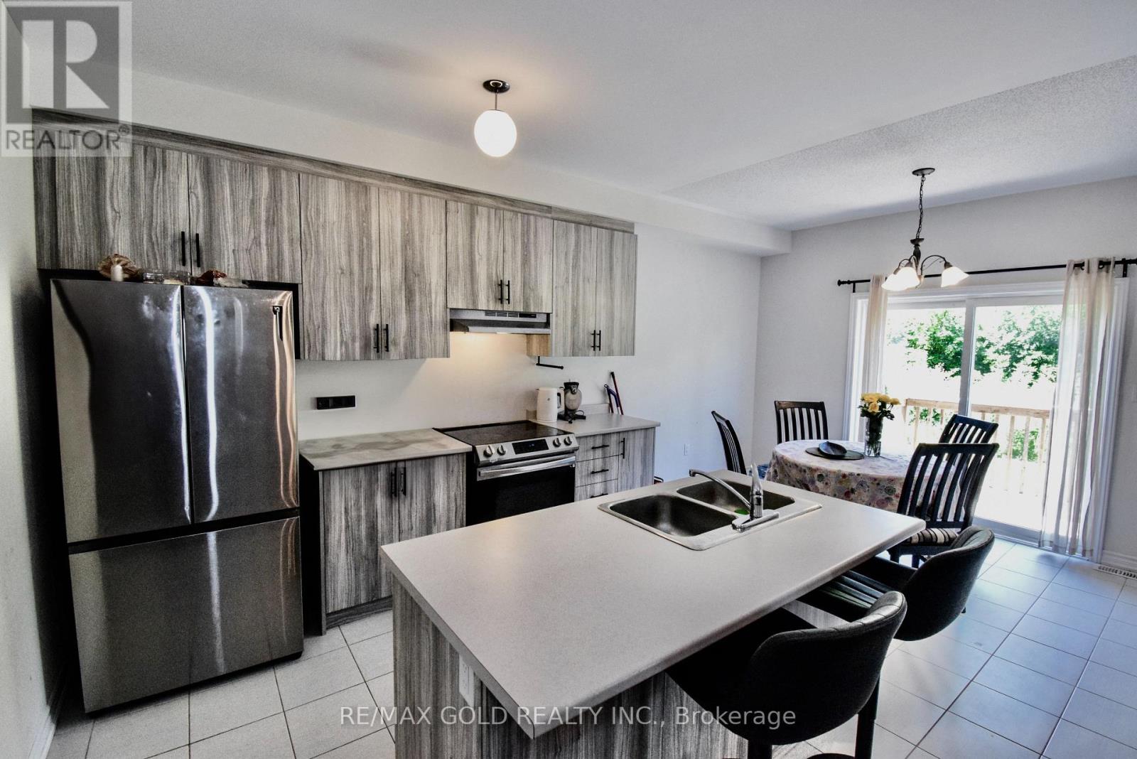 77 Tumblewood Place W, Welland, Ontario  L3B 0J3 - Photo 7 - X12261078