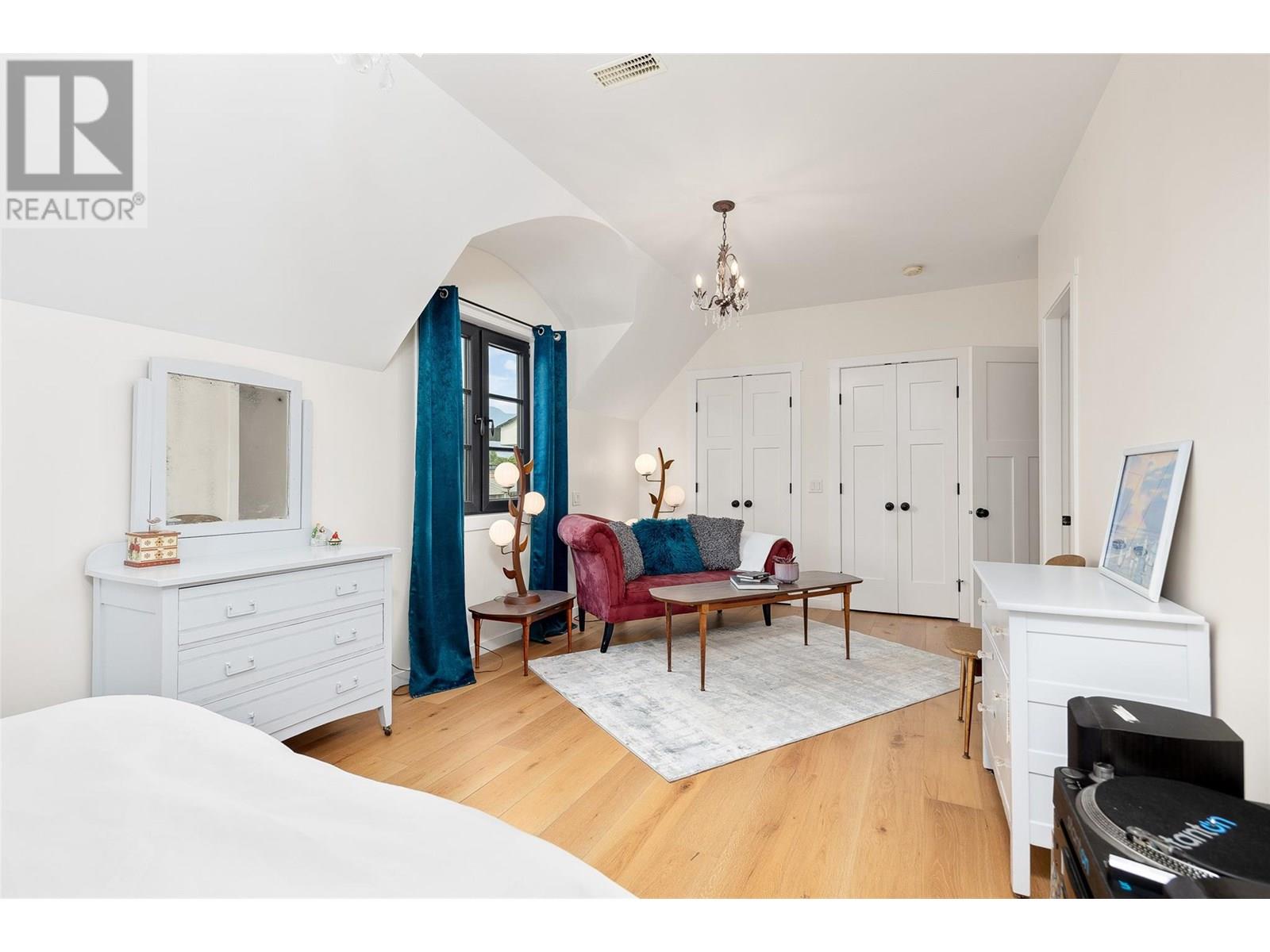 Property at 464 Cadder Avenue image 1