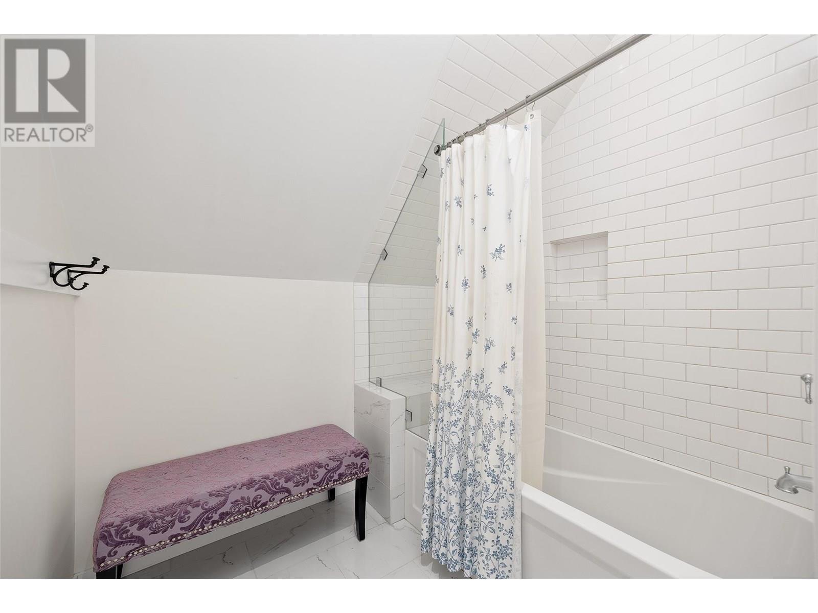 Property at 464 Cadder Avenue image 3