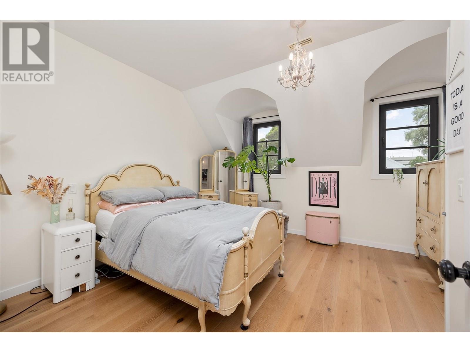 Property at 464 Cadder Avenue image 4
