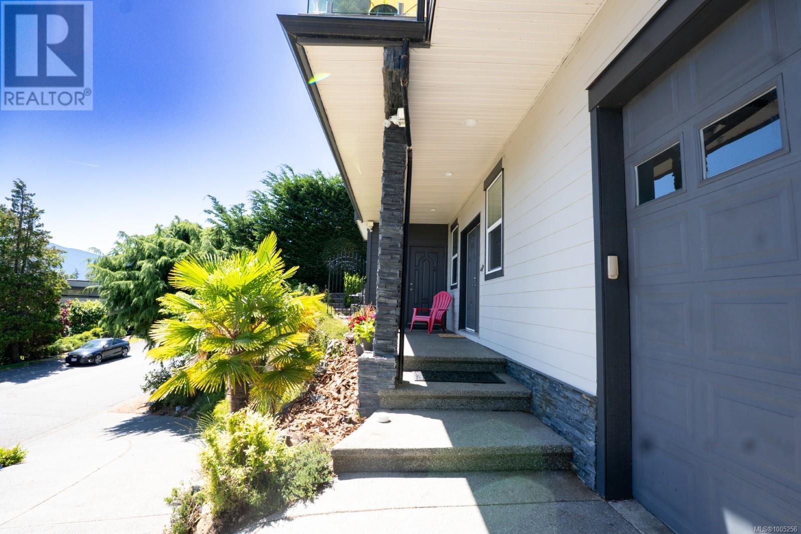 Property at 570 Cumberland Pl image 4