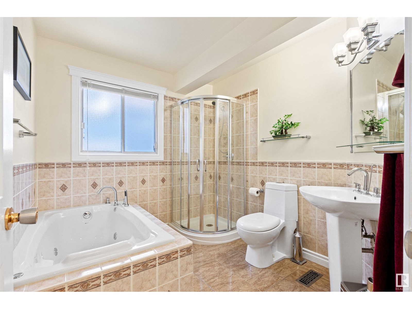 Property at 11406 73 AV NW image 4