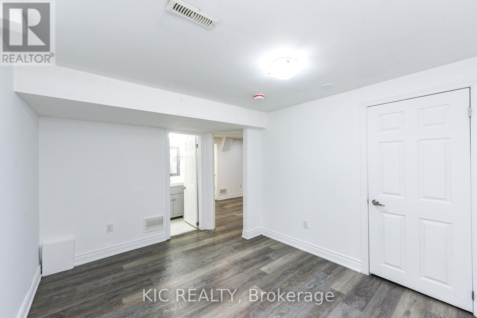 14 Paramount Place, Brampton, Ontario  L6Y 2T3 - Photo 11 - W12261186